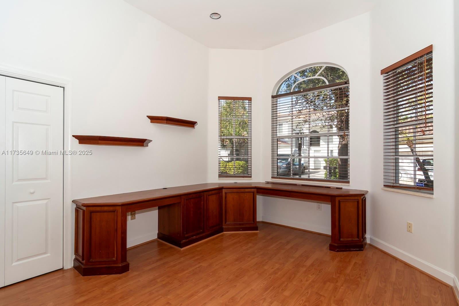 GOLDEN GATE ESTATES & MARI - Residential