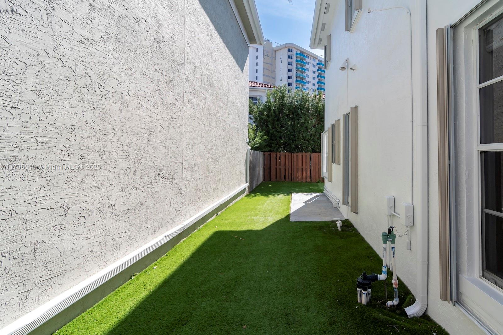 GOLDEN GATE ESTATES & MARI - Residential