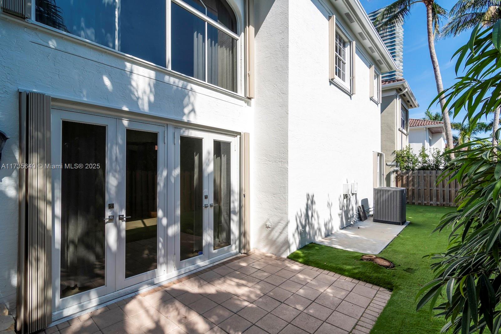 GOLDEN GATE ESTATES & MARI - Residential