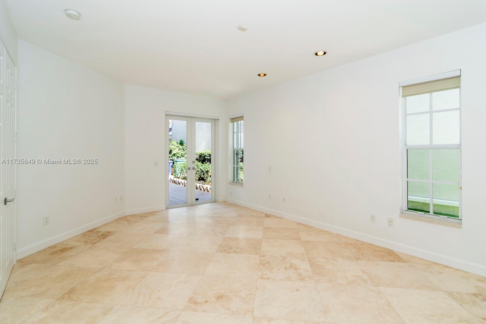 GOLDEN GATE ESTATES & MARI - Residential