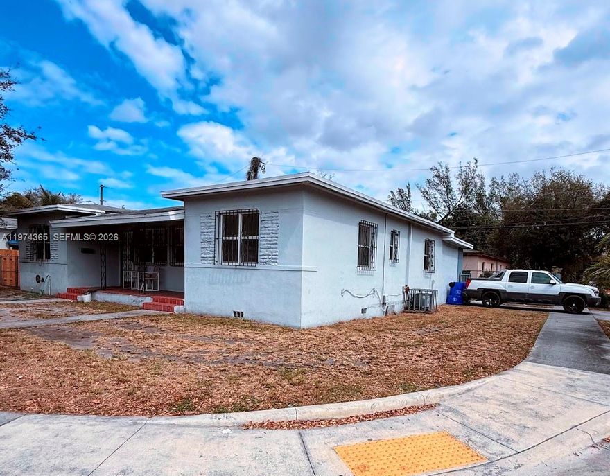 Clean and spacious unit in a duplex property, with a comfortable layout and plenty of natural light, central cooling A/C, and parking. Located less than 10 minutes from the Design District, Wynwood, the highway, and plenty of other areas of interest to shop or socialize.