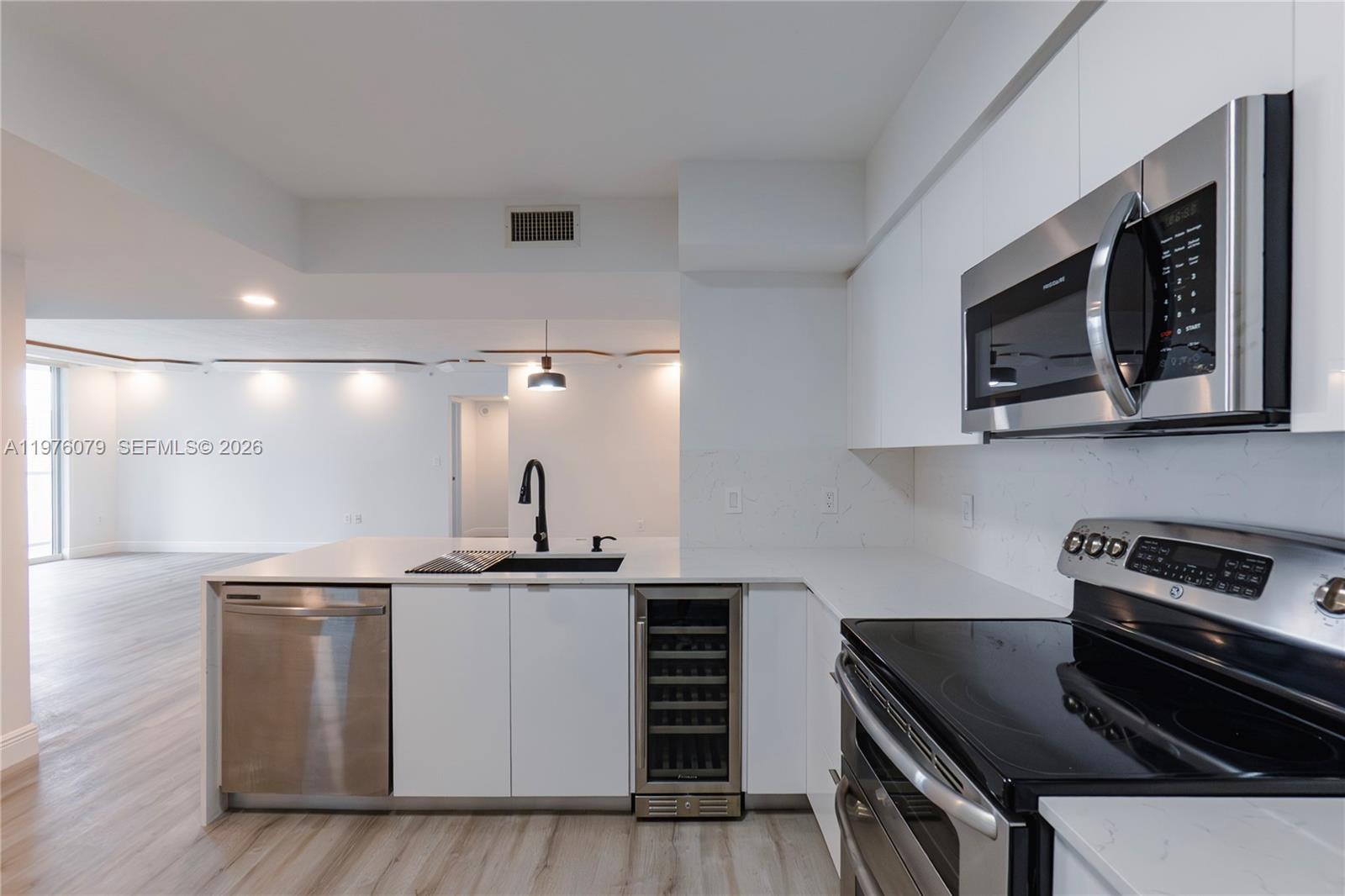 1155 Brickell Bay Dr 2204