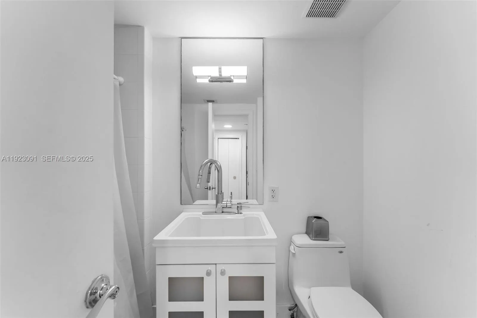 Key Biscayne, Florida 33149, United States, 3 Bedrooms Bedrooms, ,4 BathroomsBathrooms,Residential,Active,249760