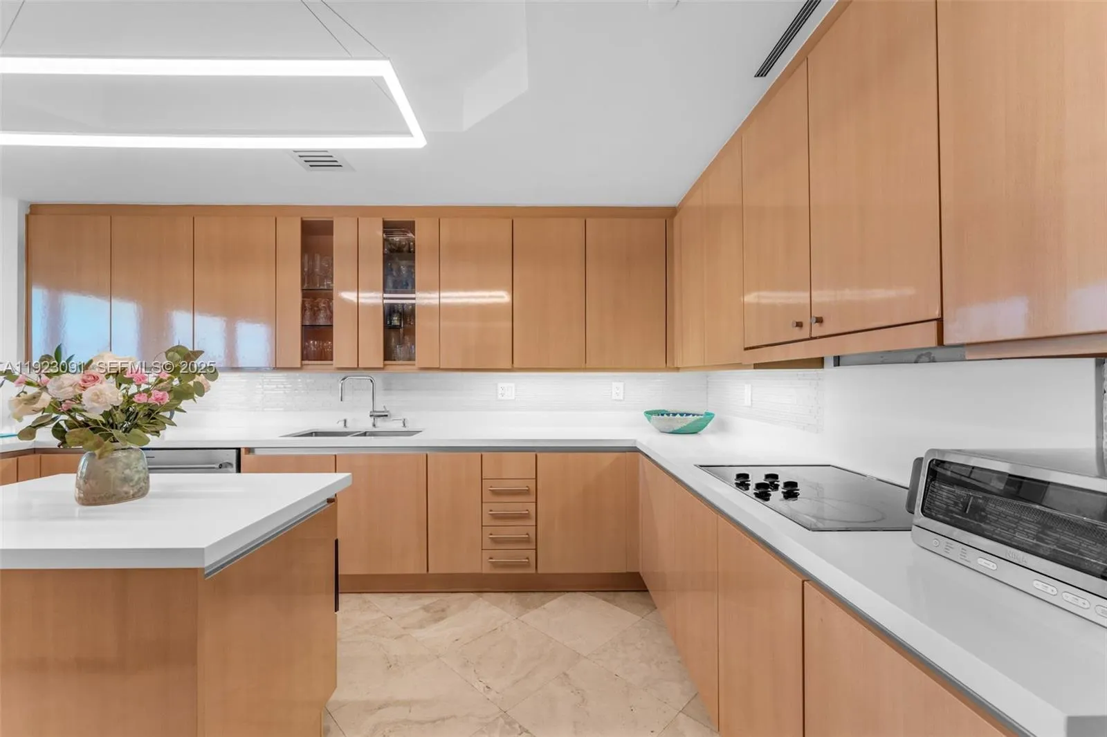 Key Biscayne, Florida 33149, United States, 3 Bedrooms Bedrooms, ,4 BathroomsBathrooms,Residential,Active,249760