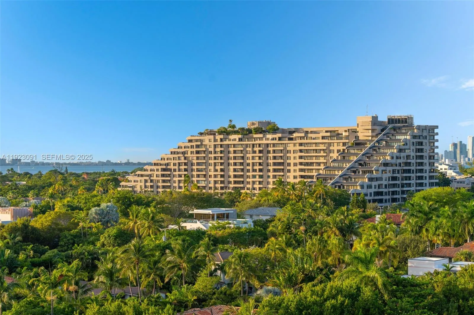 Key Biscayne, Florida 33149, United States, 3 Bedrooms Bedrooms, ,4 BathroomsBathrooms,Residential,Active,249760