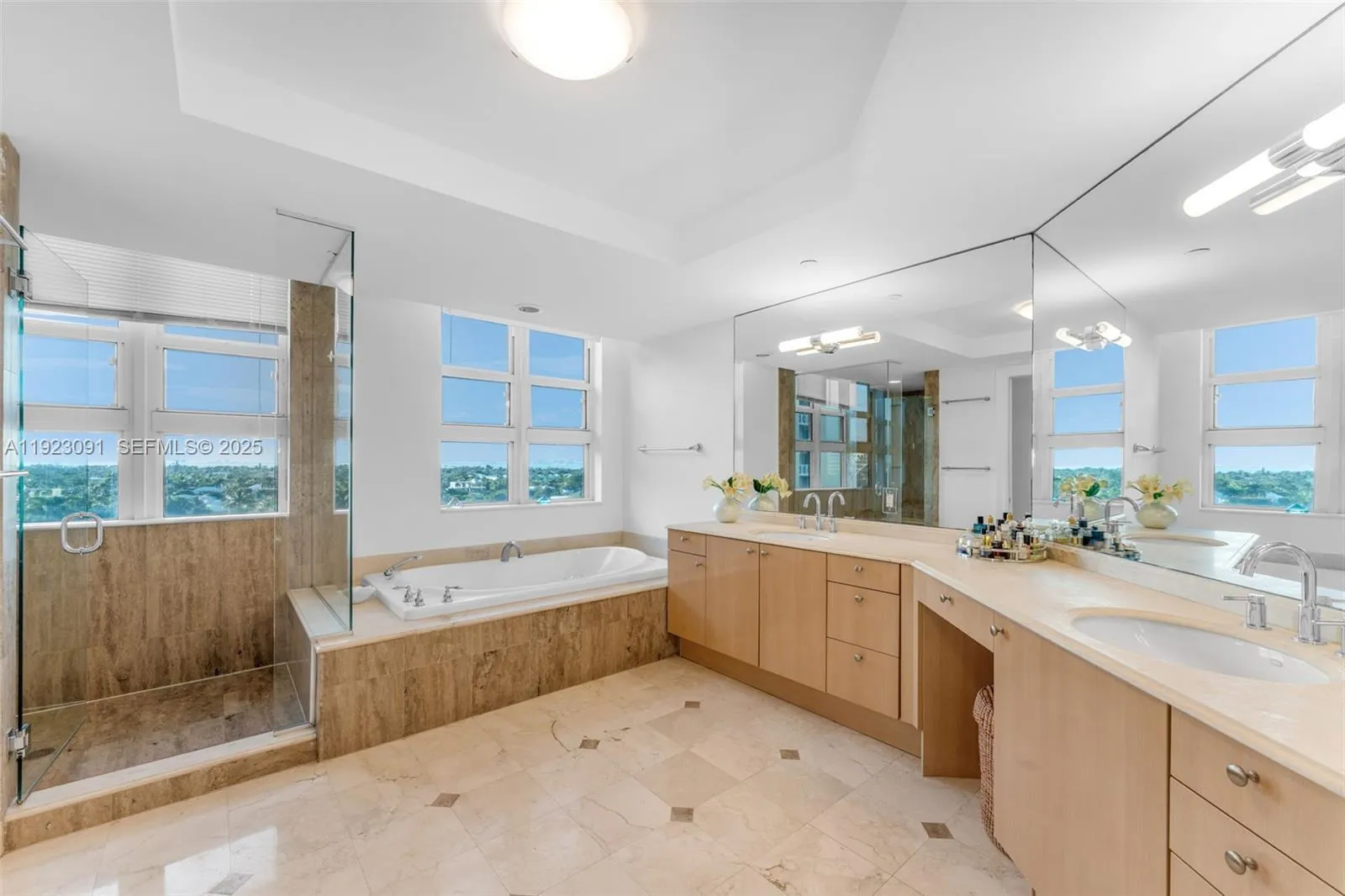 Key Biscayne, Florida 33149, United States, 3 Bedrooms Bedrooms, ,4 BathroomsBathrooms,Residential,Active,249760