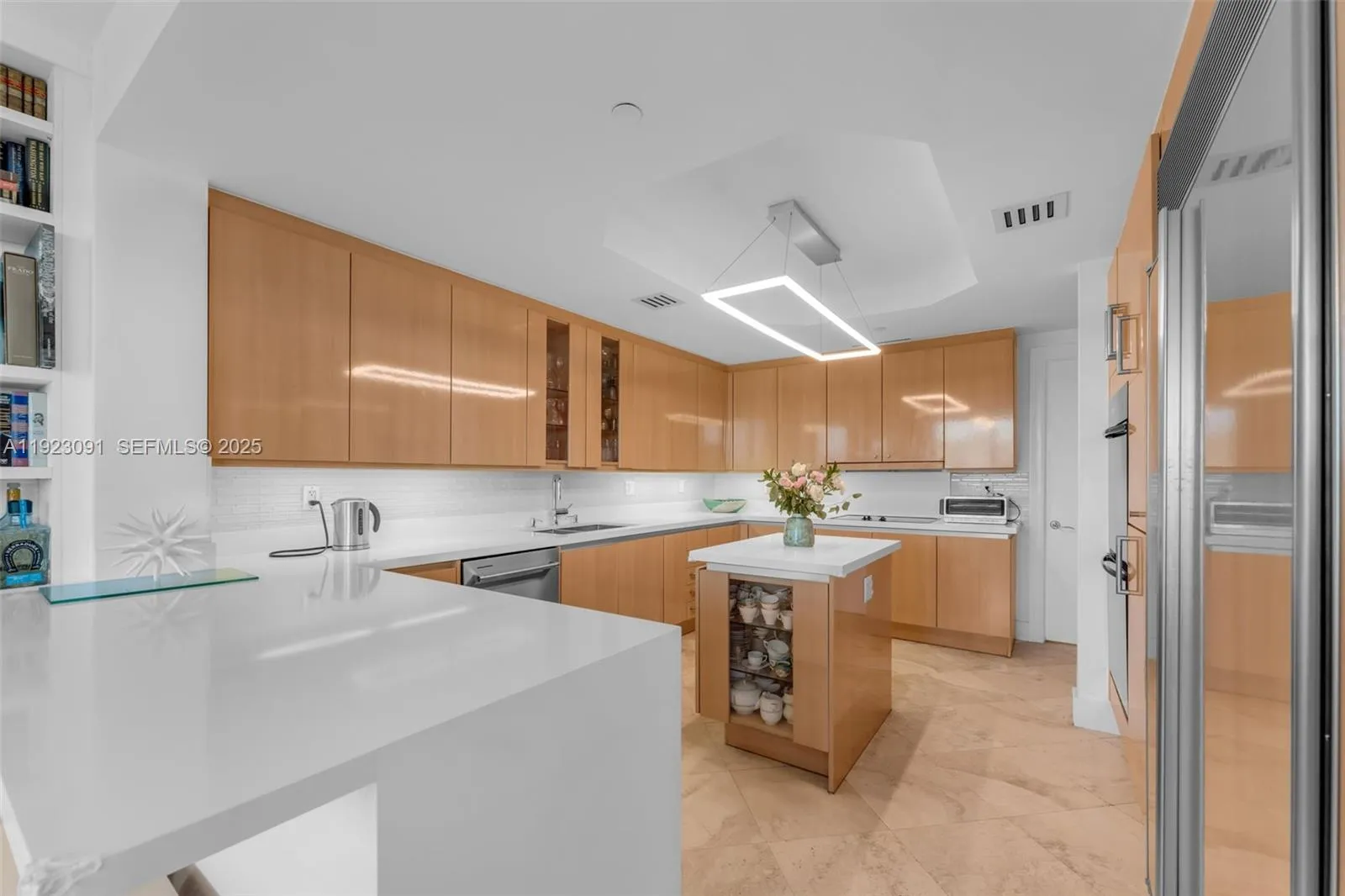 Key Biscayne, Florida 33149, United States, 3 Bedrooms Bedrooms, ,4 BathroomsBathrooms,Residential,Active,249760