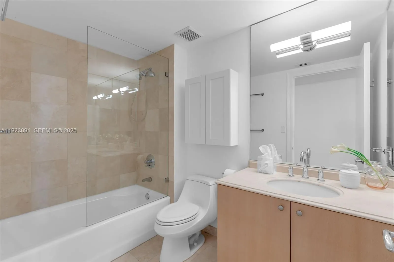 Key Biscayne, Florida 33149, United States, 3 Bedrooms Bedrooms, ,4 BathroomsBathrooms,Residential,Active,249760