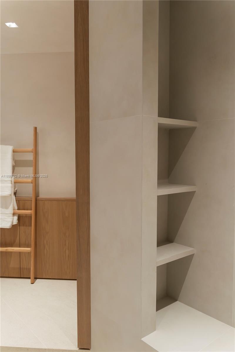 THE RESIDENCES AT THE BAT - Residential Lease