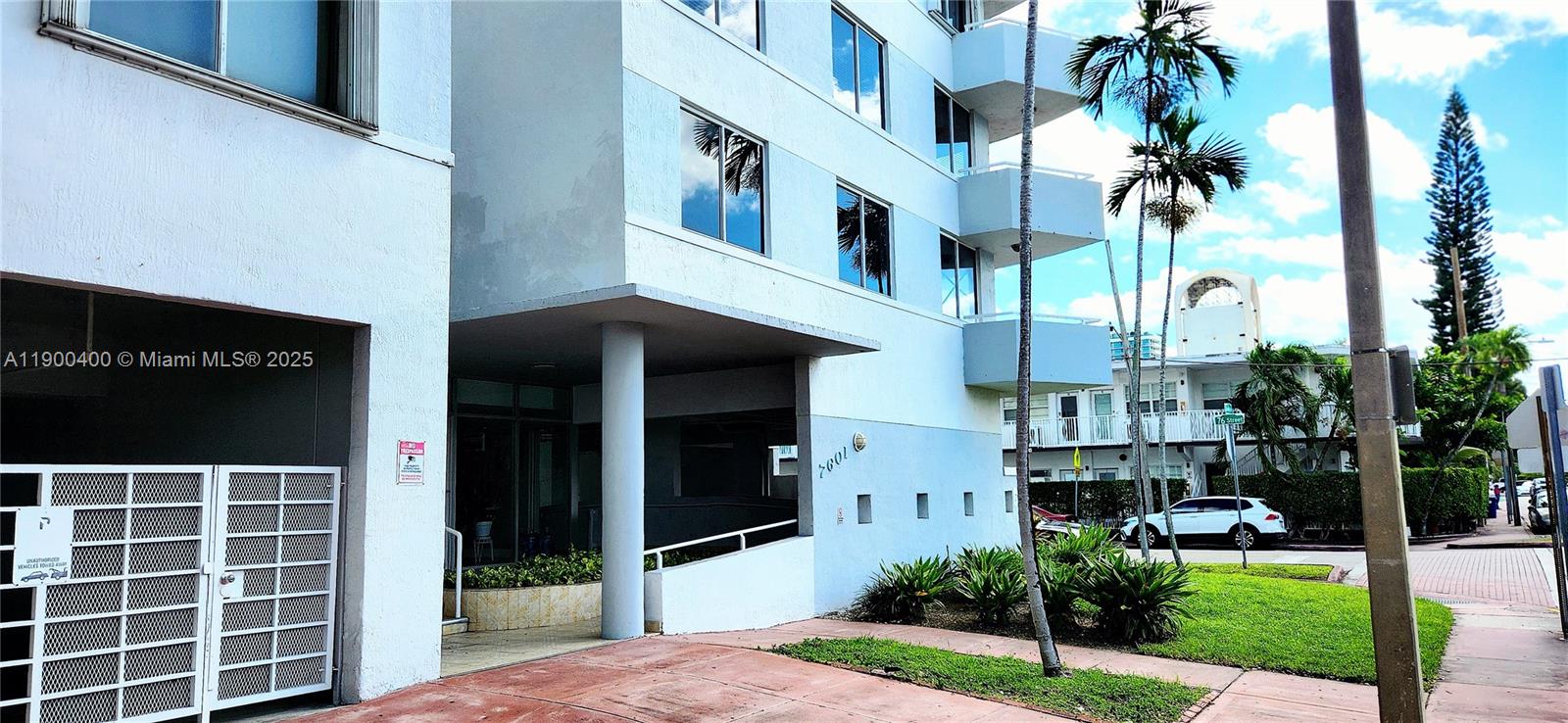 LAS DELICIAS CONDO - Residential Lease