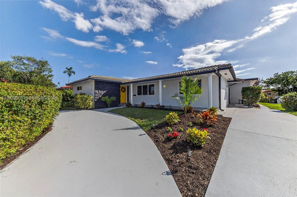 Photo of 4712 Cleveland St, Hollywood, FL 33021 (MLS # A11939003)