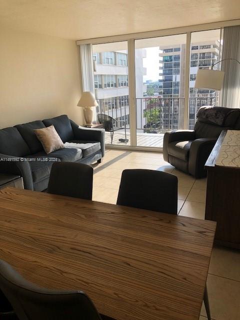 PARKER PLAZA ESTATES COND - Residential