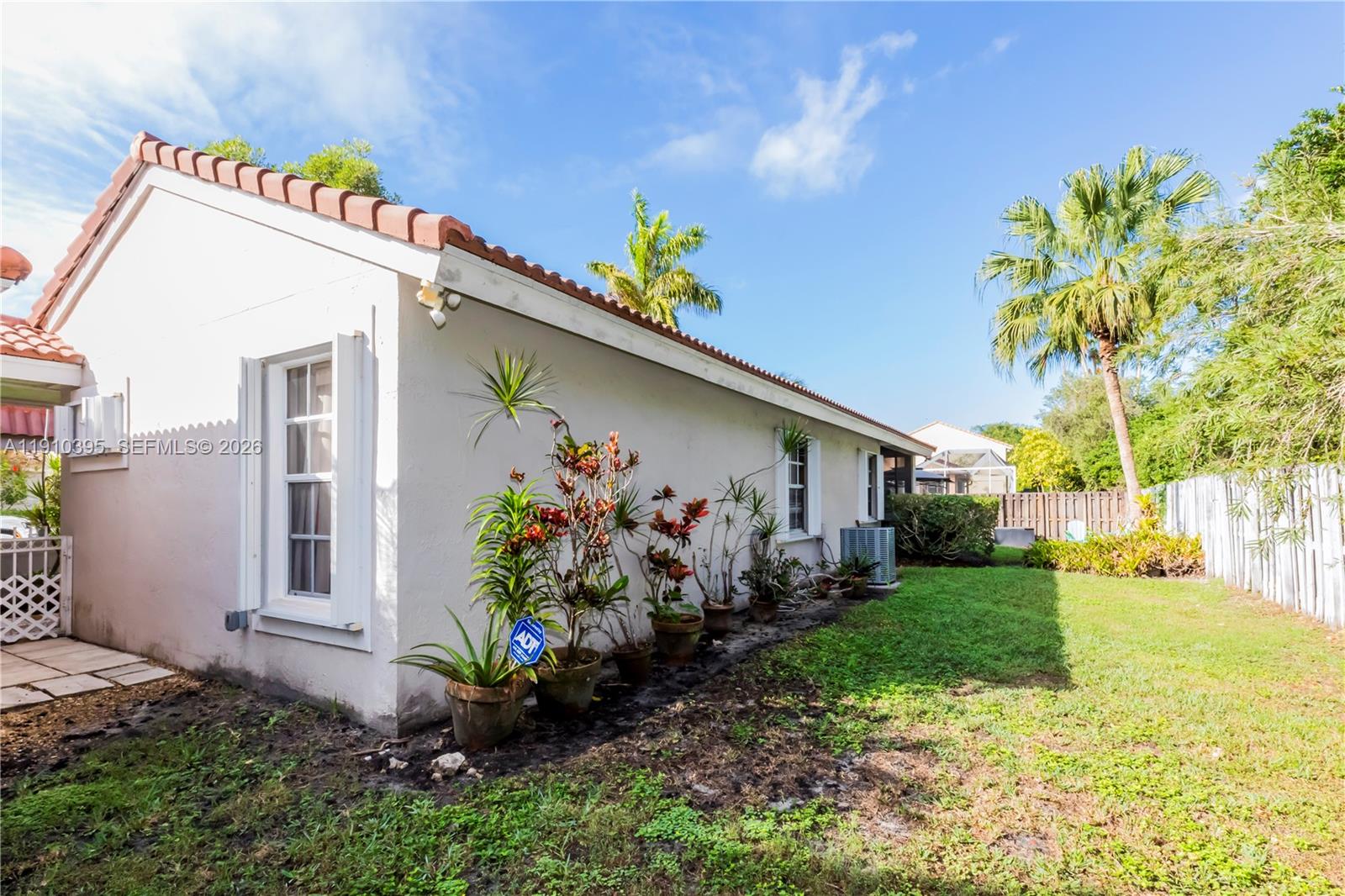 COUNTRY ISLES GARDEN HOME - Residential