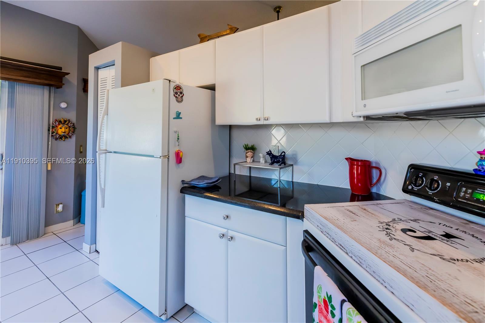 COUNTRY ISLES GARDEN HOME - Residential