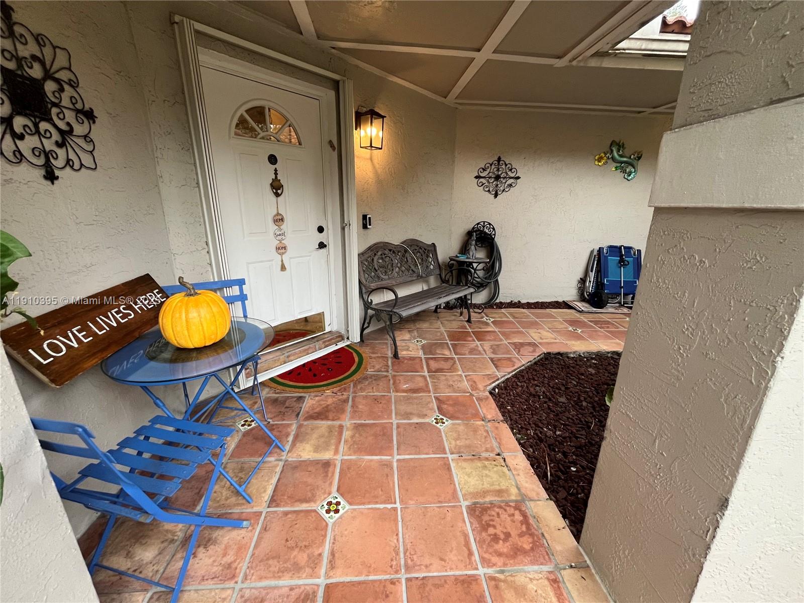 COUNTRY ISLES GARDEN HOME - Residential