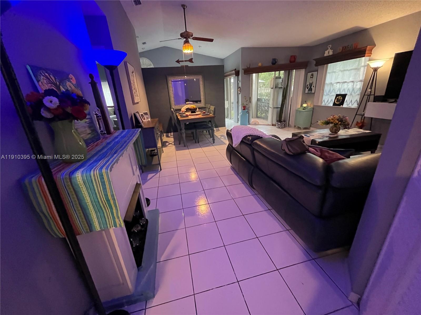 COUNTRY ISLES GARDEN HOME - Residential