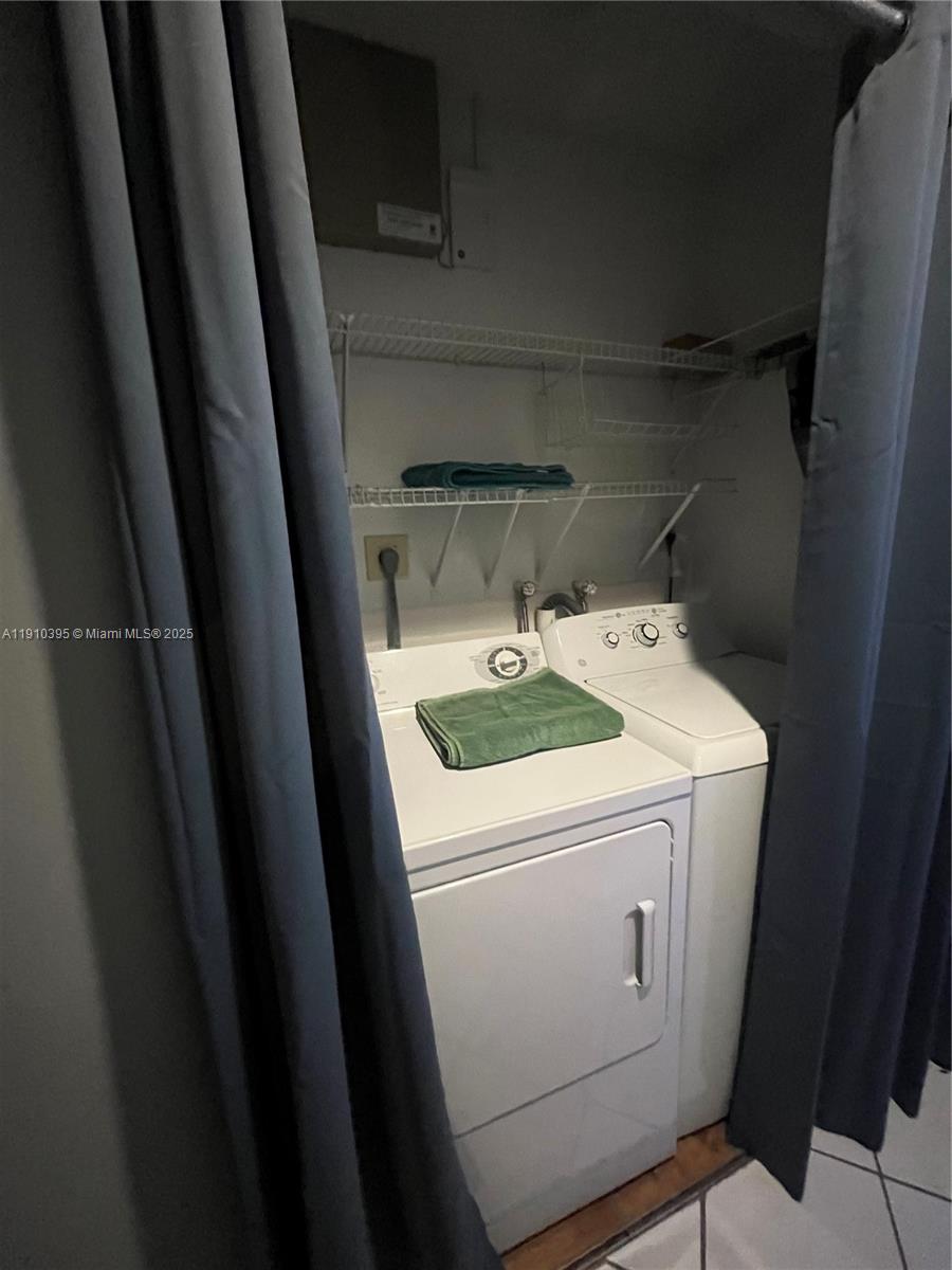 COUNTRY ISLES GARDEN HOME - Residential