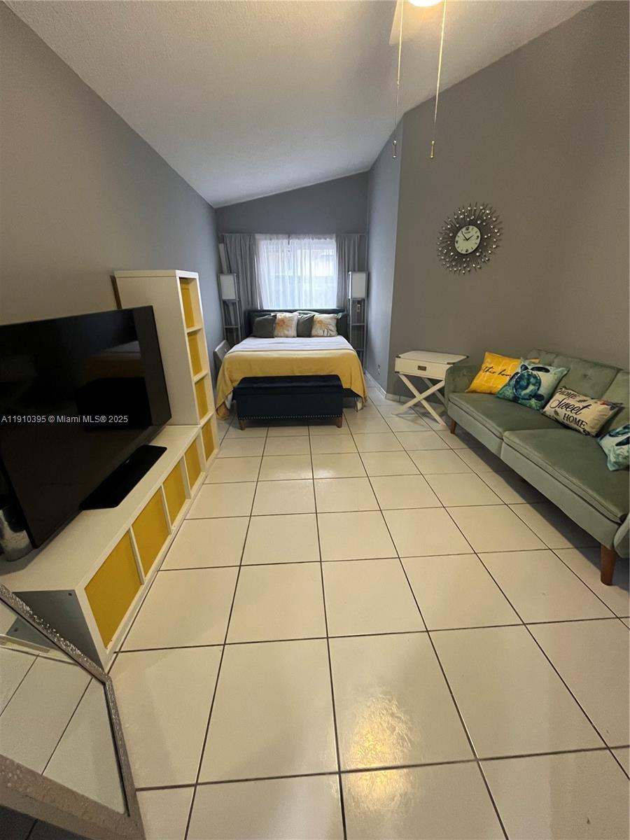 COUNTRY ISLES GARDEN HOME - Residential