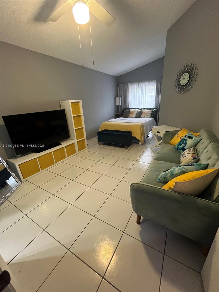 COUNTRY ISLES GARDEN HOME - Residential