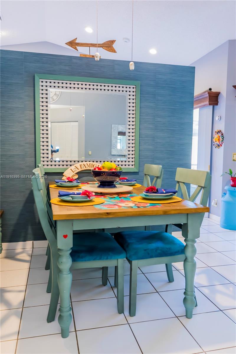 COUNTRY ISLES GARDEN HOME - Residential