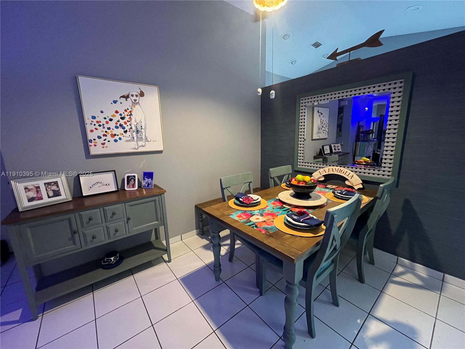 COUNTRY ISLES GARDEN HOME - Residential