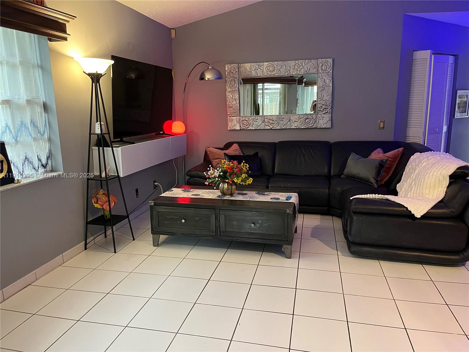 COUNTRY ISLES GARDEN HOME - Residential