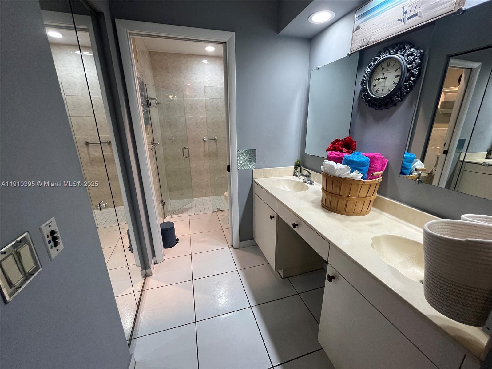 COUNTRY ISLES GARDEN HOME - Residential