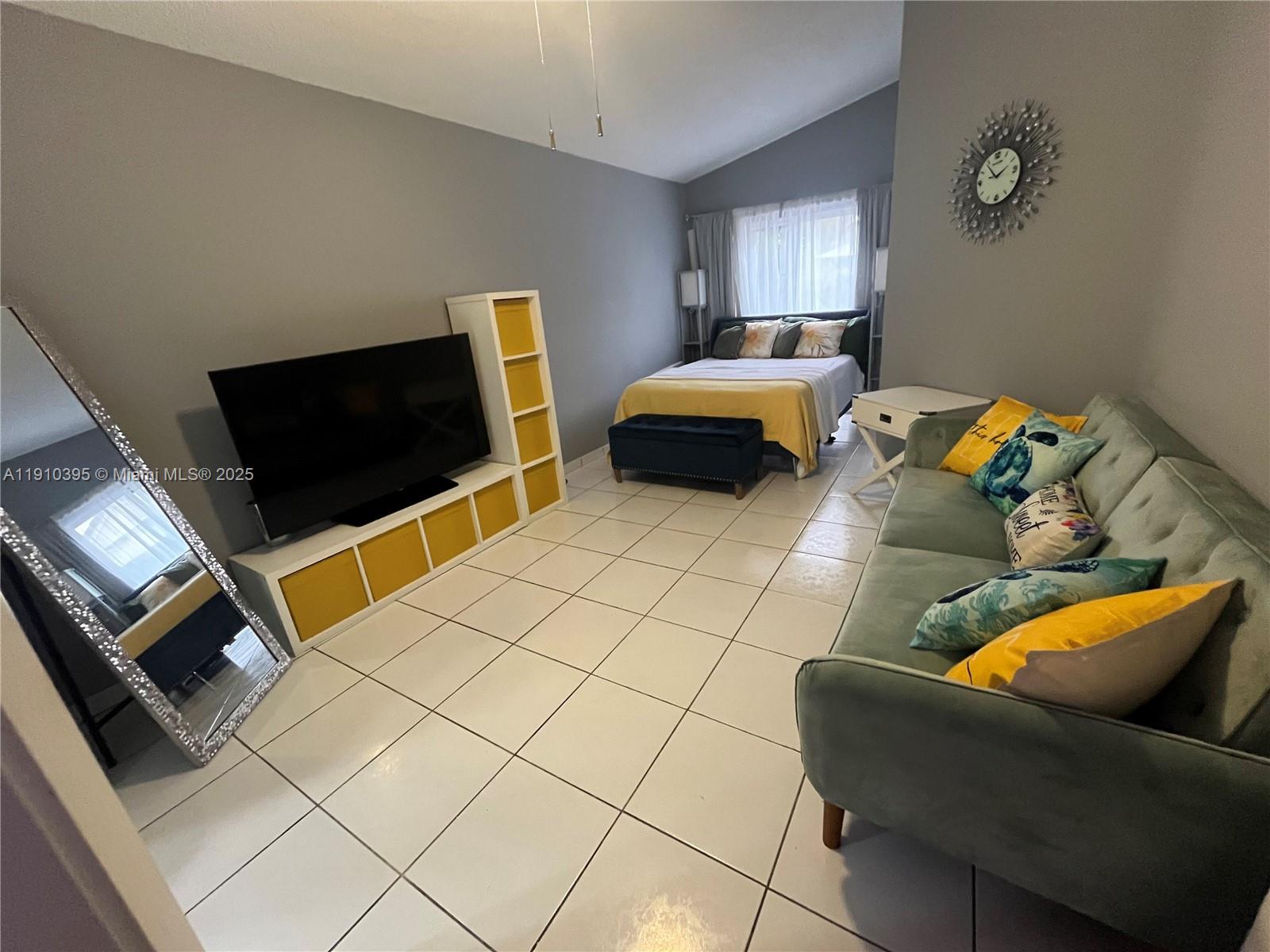 COUNTRY ISLES GARDEN HOME - Residential