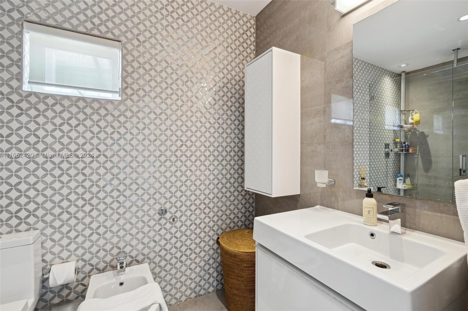 BISCAYNE KEY ESTATES - Residential Lease