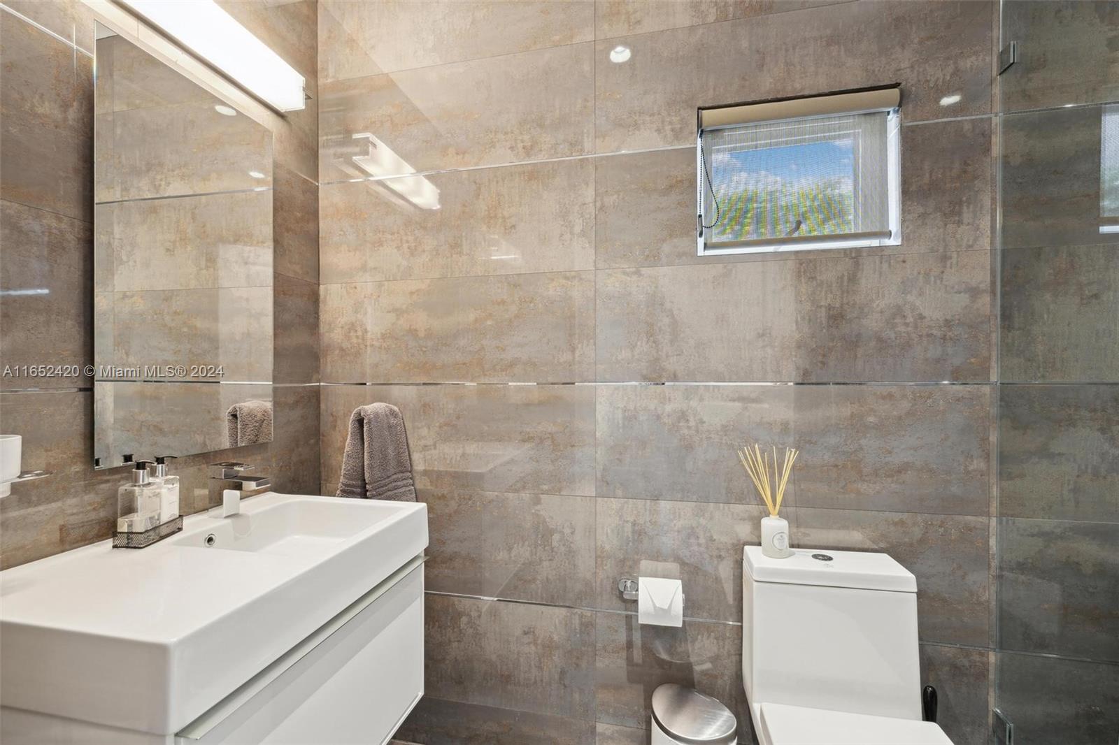 BISCAYNE KEY ESTATES - Residential Lease