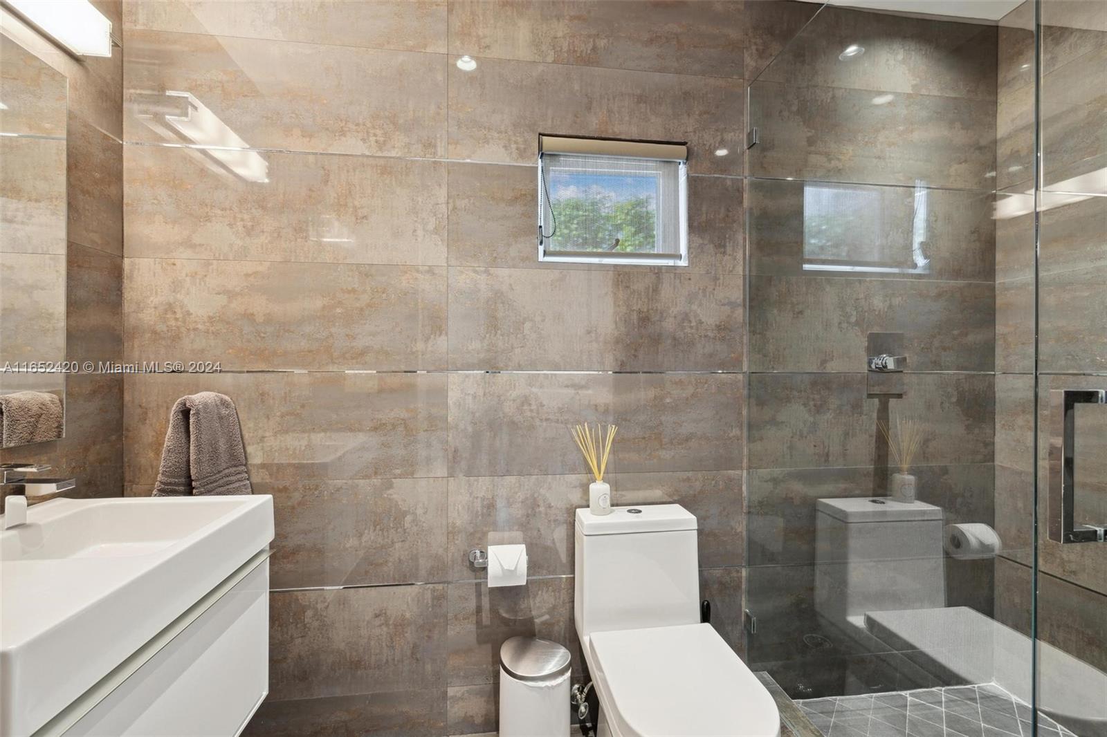 BISCAYNE KEY ESTATES - Residential Lease
