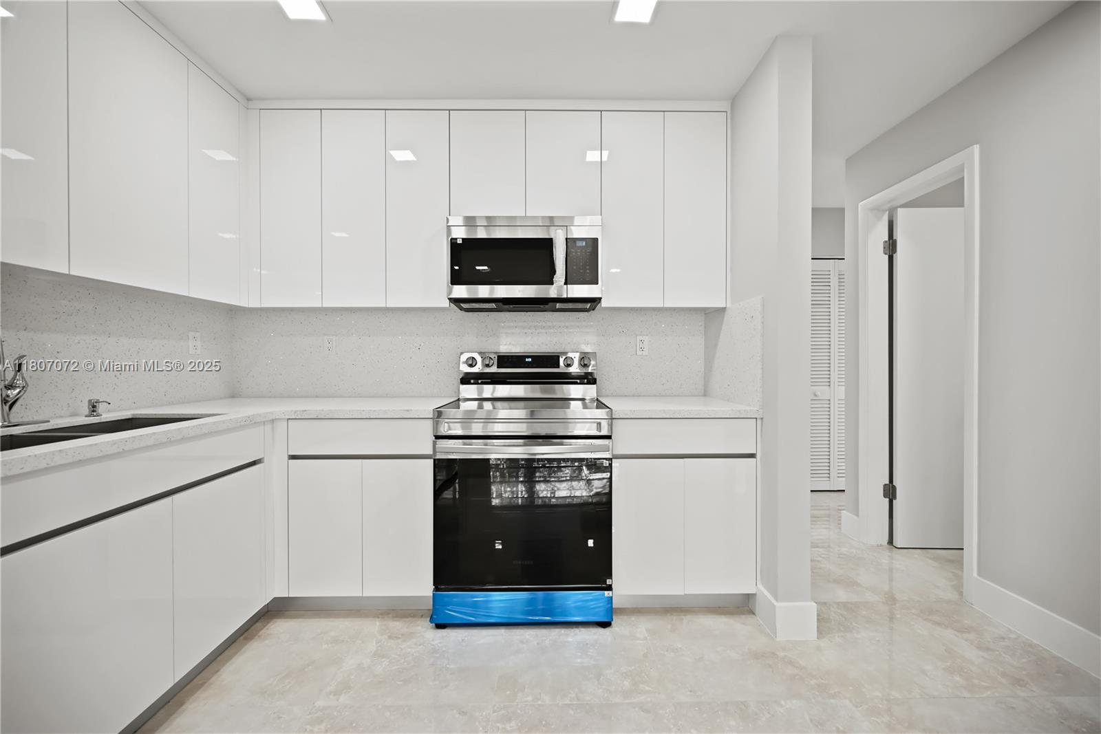 15685 Sw 82nd Cir Ln 28, Miami, Broward County, Florida - 3 Bedrooms  
2 Bathrooms - 
