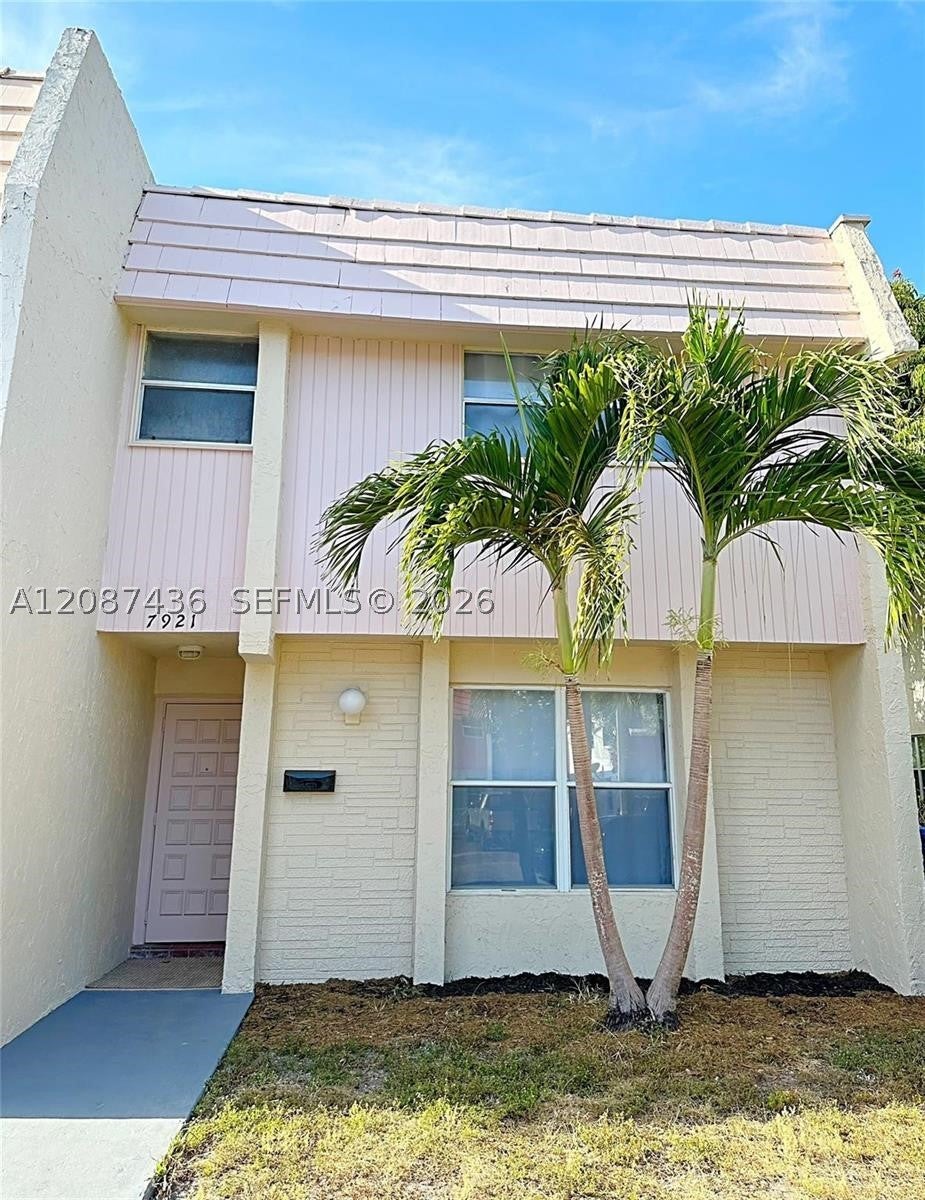7921 SW 9th St, North Lauderdale FL 33068