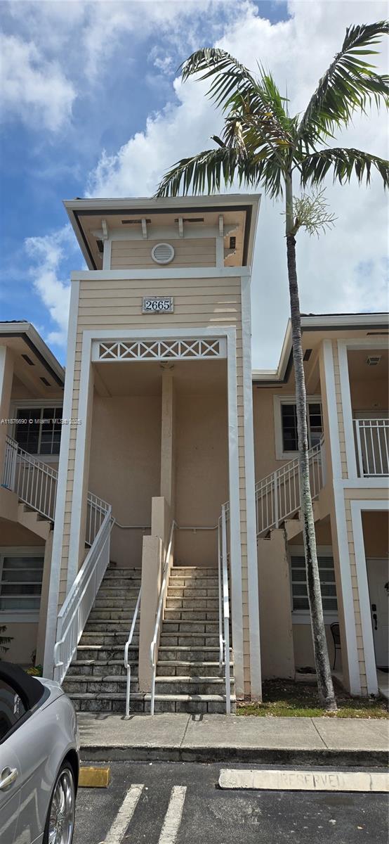 Very nice 2nd floor unit in gated community. Plenty of natural light. washer/dryer. Move in ready.Easy to show.
Equal housing opportunity.