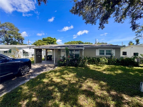 Photo of 4720 SW 25th Ter, Dania Beach, FL 33312 (MLS # A12101776)