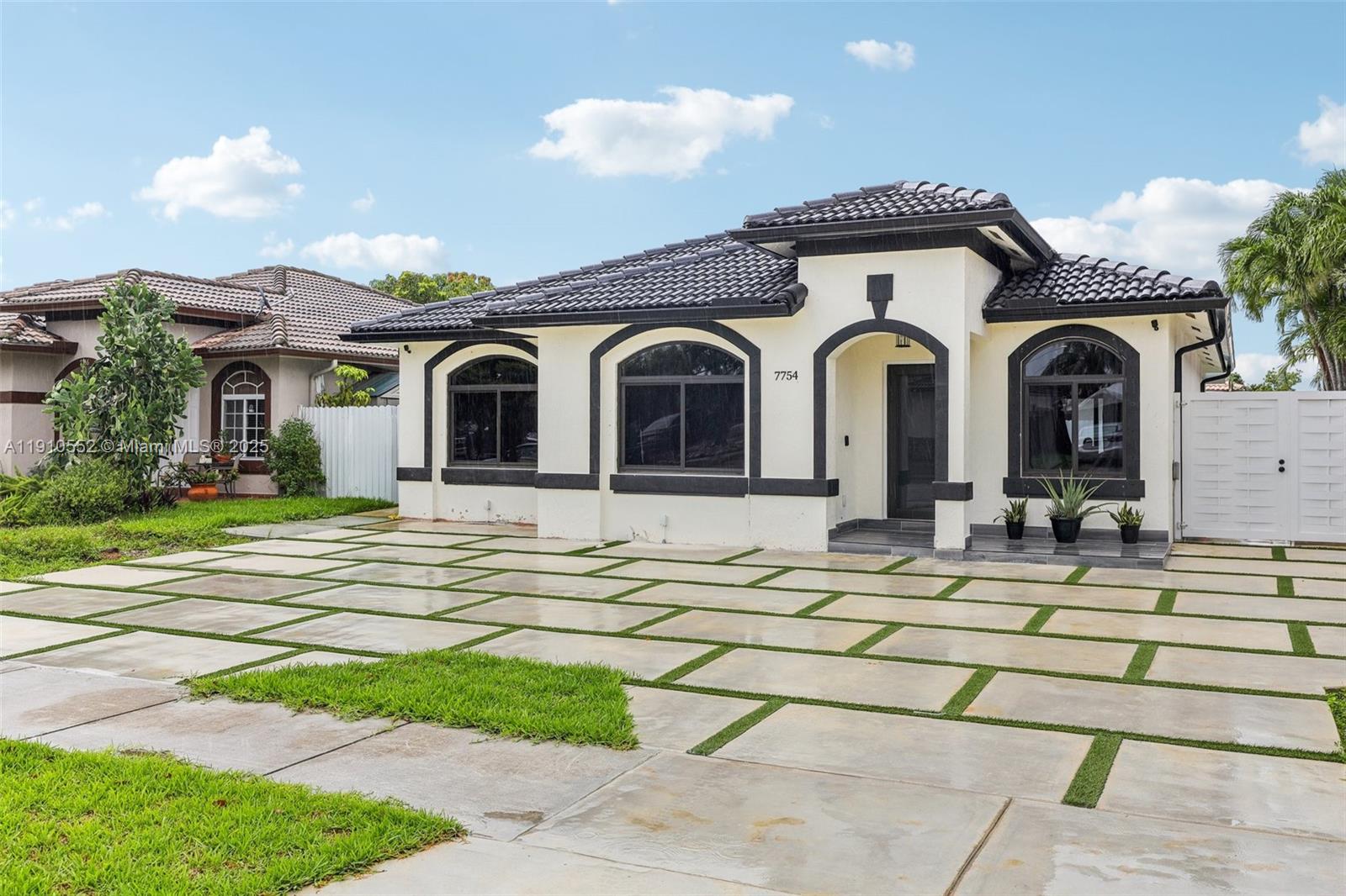 NORTH PALM ESTATES HOMES - Residential