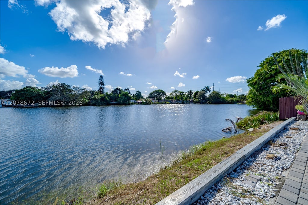 Photo of 5900 N Farragut Dr #0, Hollywood, FL 33021 (MLS # A12078672)