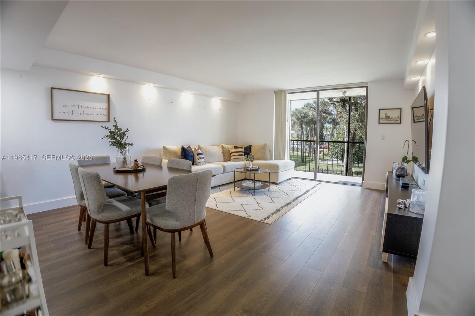 THE HORIZONS CONDO #3 - Residential