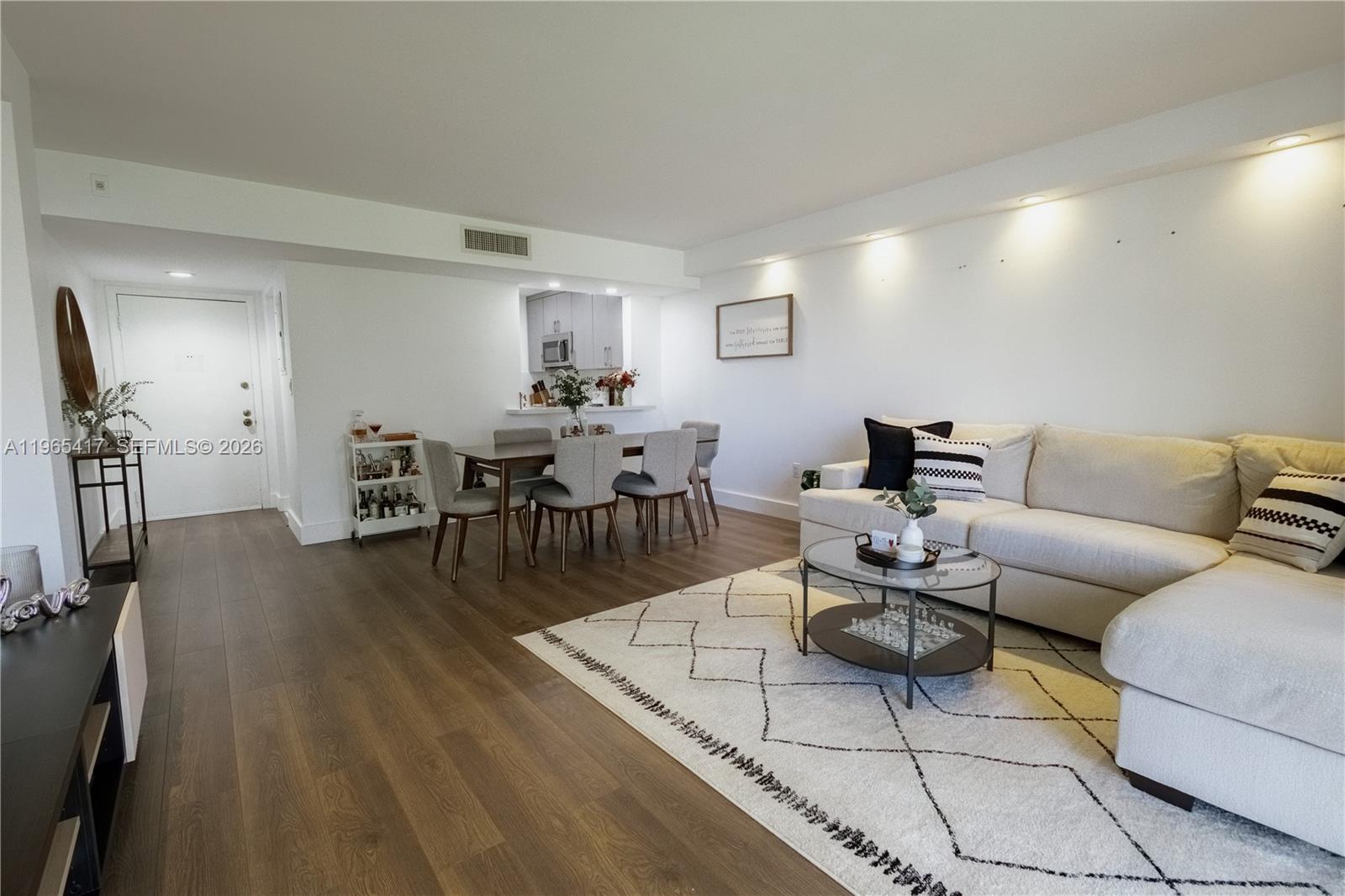 THE HORIZONS CONDO #3 - Residential