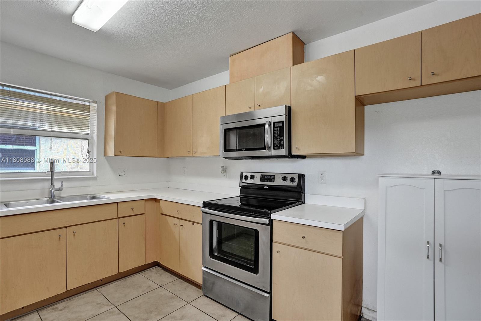 2221 NW 24th Ct