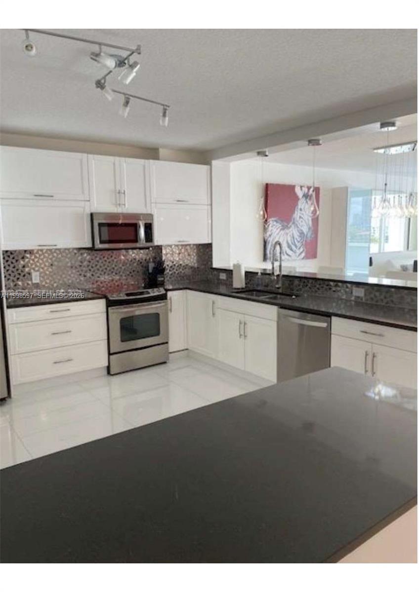 GOLDEN BAY CLUB CONDO - Residential Lease