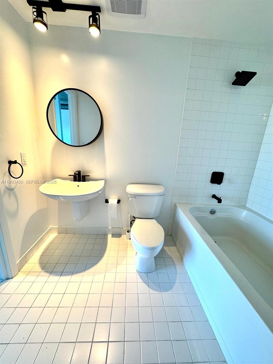 NEO CONDO - Residential Lease
