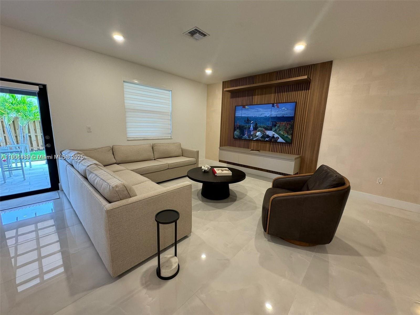 ESTATES AT SILVER PALM - Residential