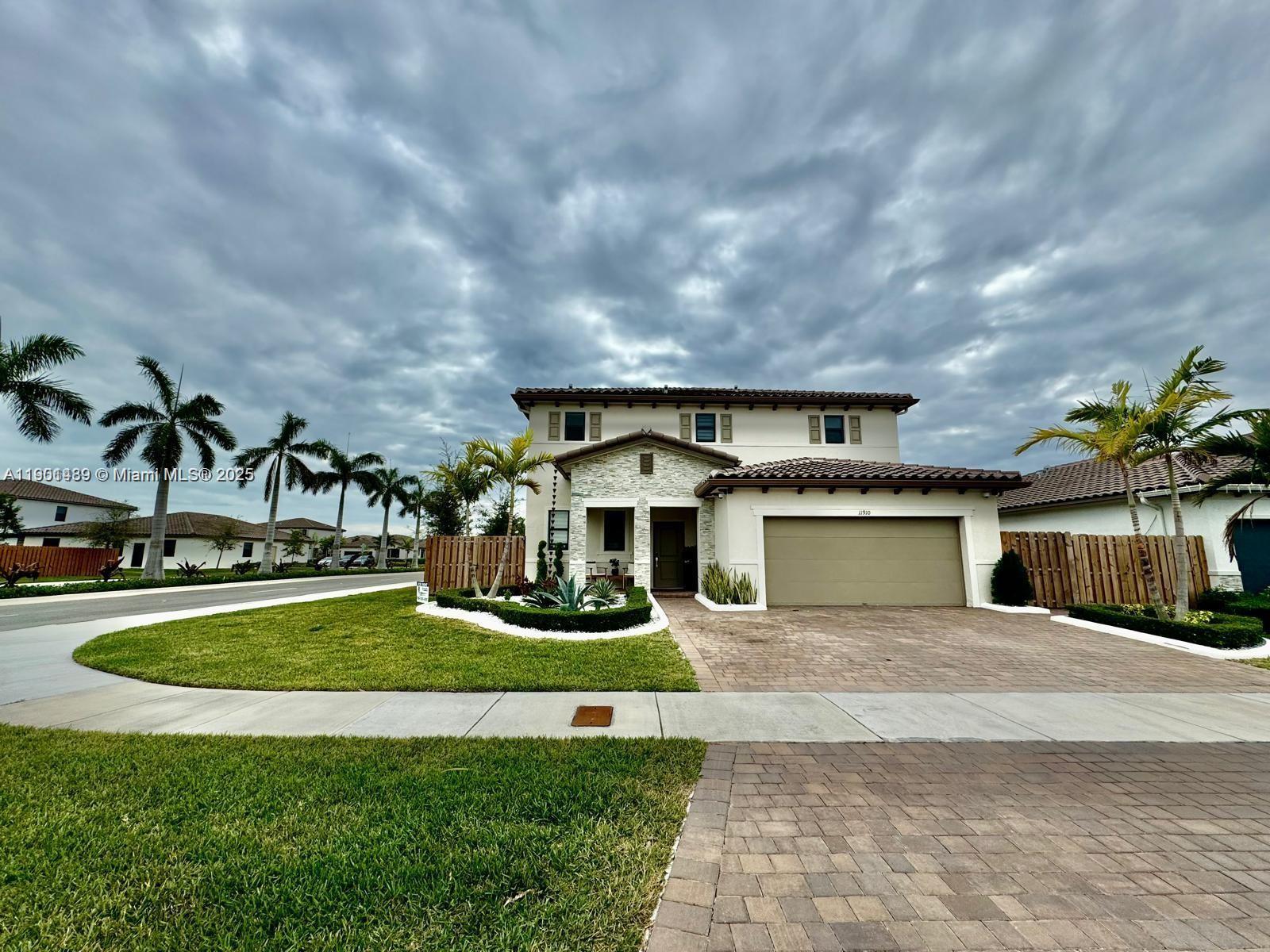 ESTATES AT SILVER PALM - Residential