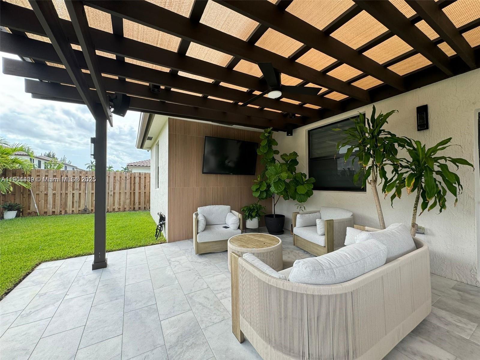 ESTATES AT SILVER PALM - Residential