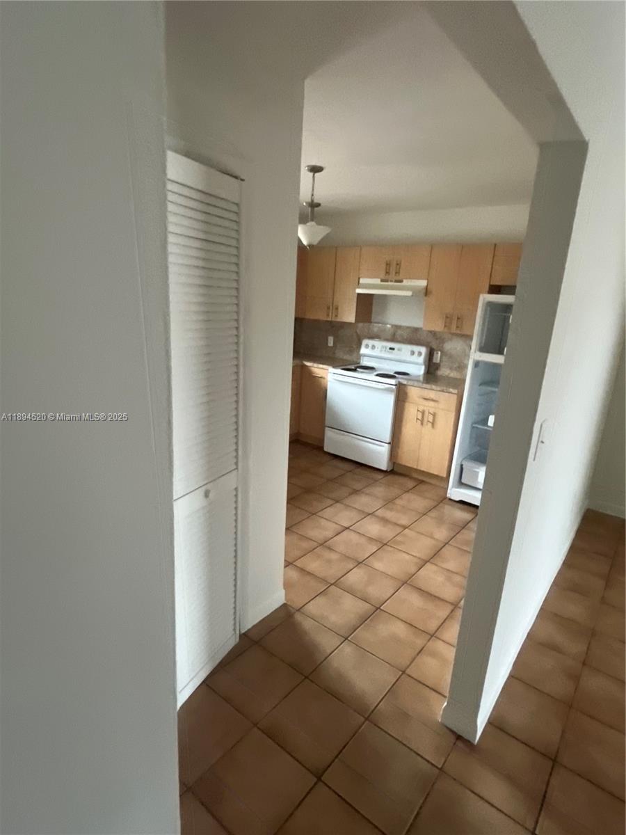 HIALEAH 6TH ADDN - Residential Lease