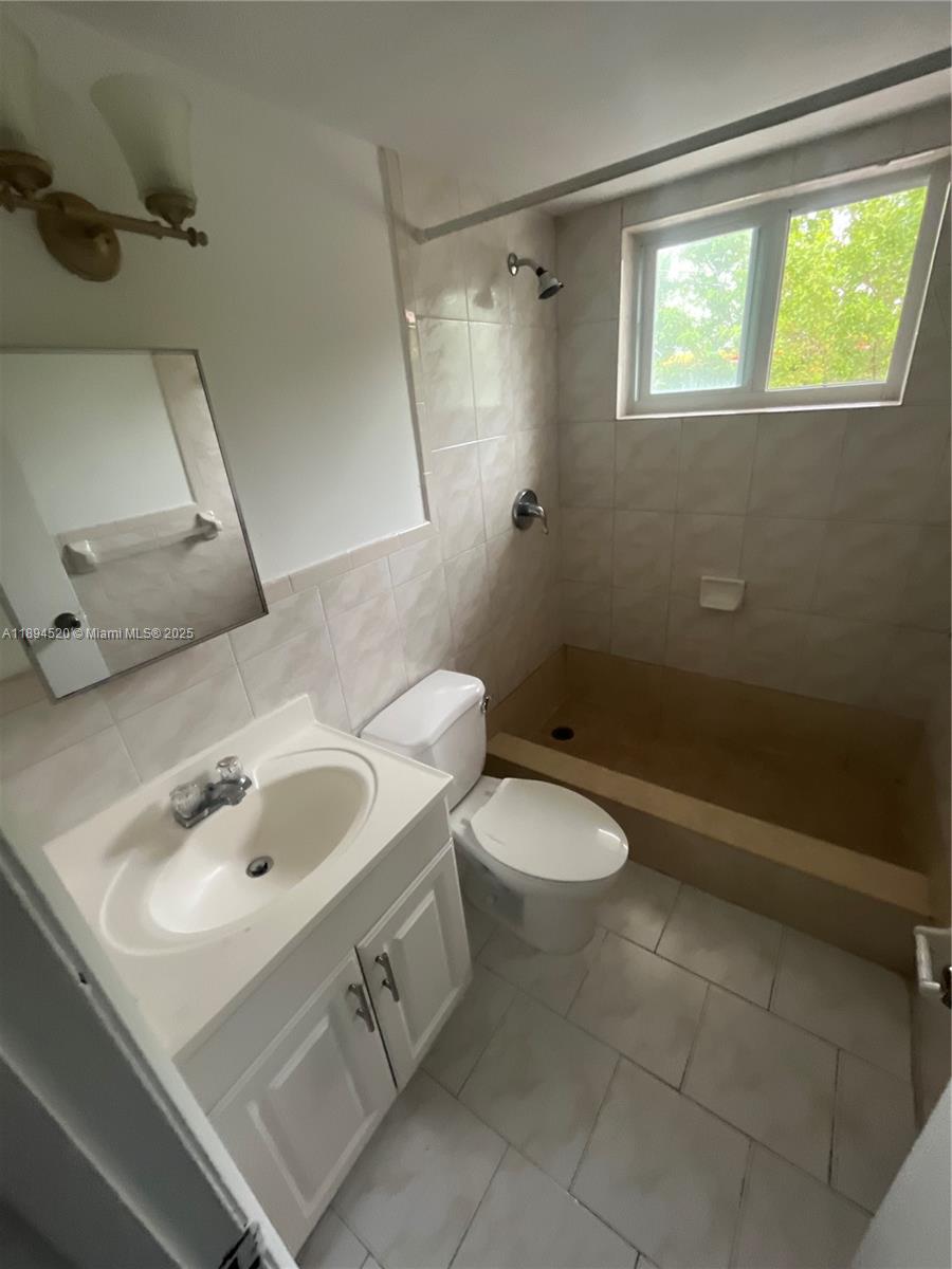 HIALEAH 6TH ADDN - Residential Lease