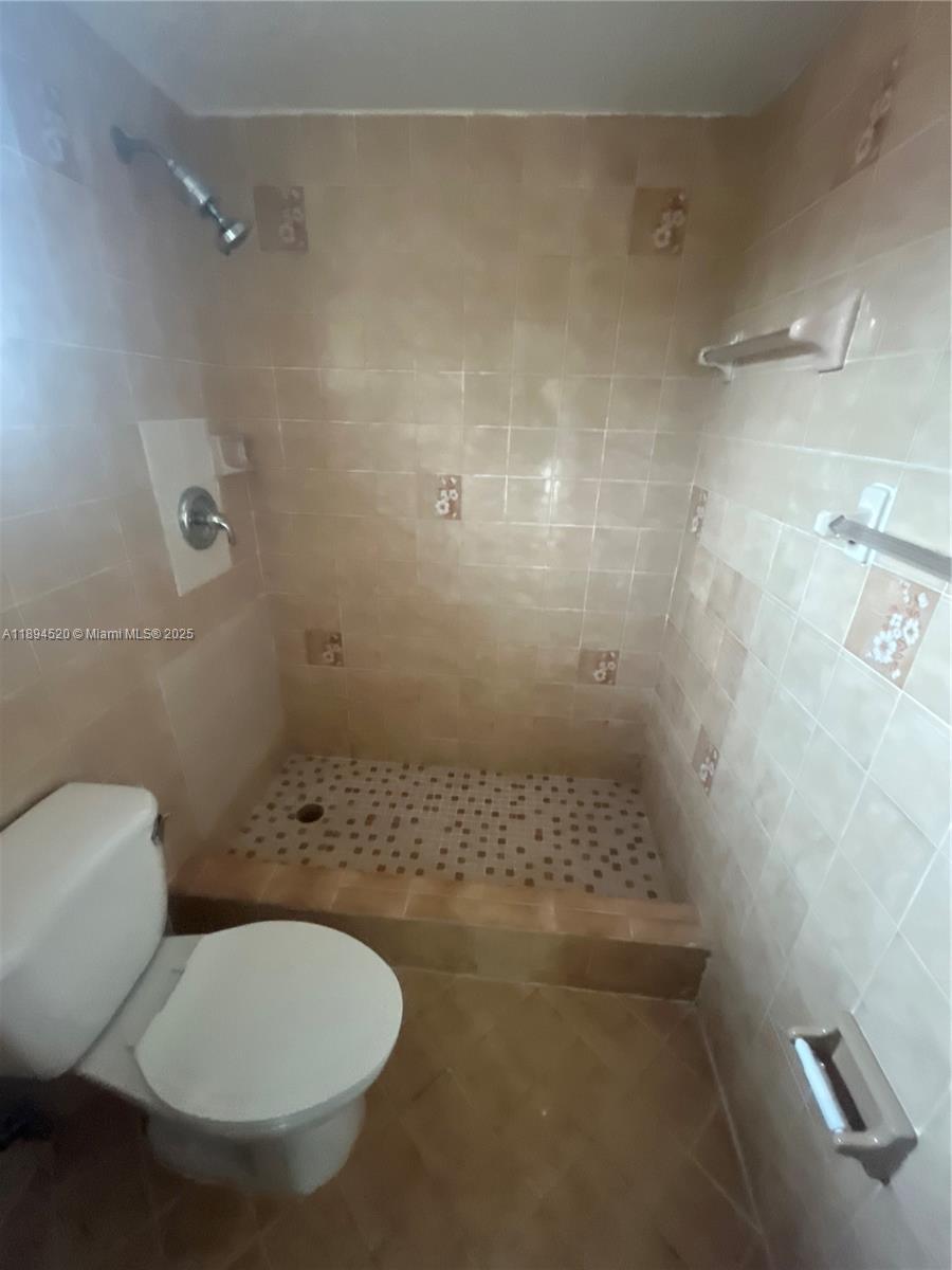 HIALEAH 6TH ADDN - Residential Lease