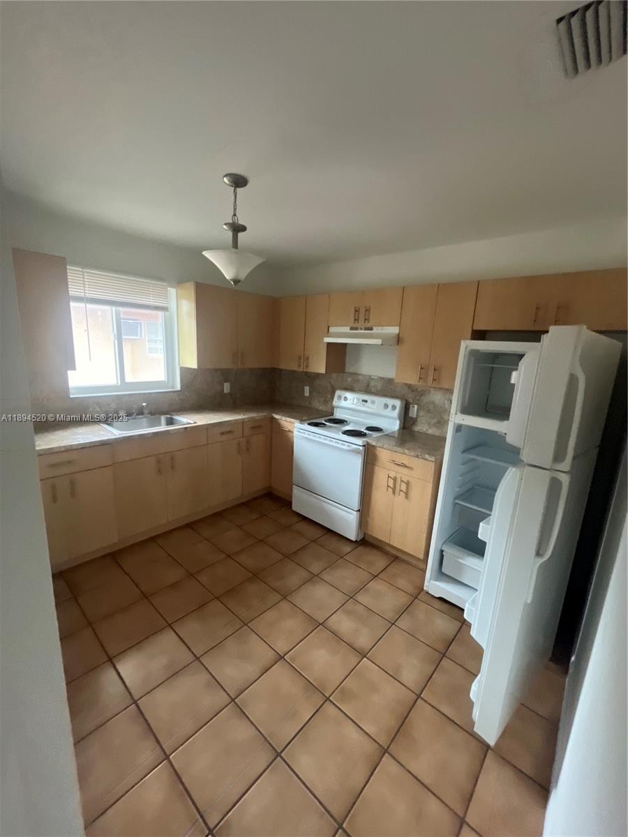 HIALEAH 6TH ADDN - Residential Lease