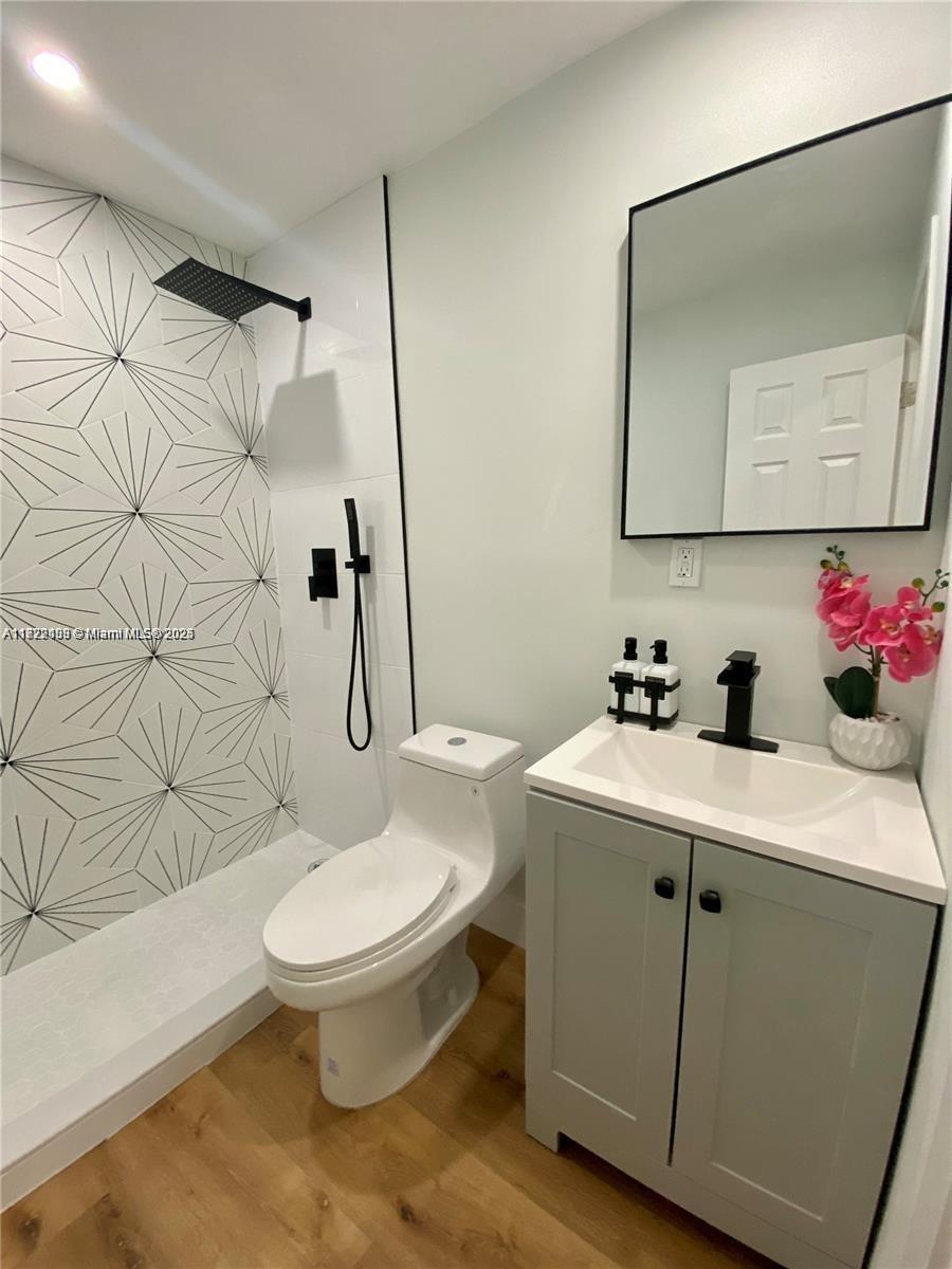 LAUDERDALE VILLAS - Residential